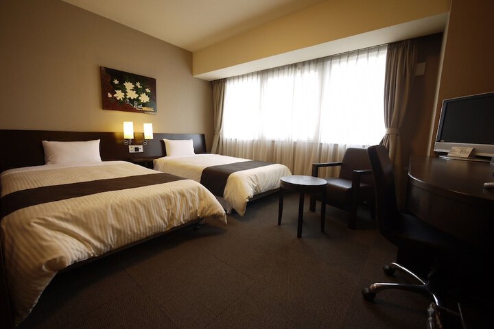 Room 2 of 37