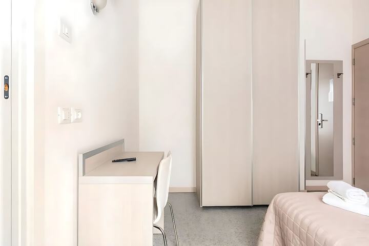 Room 13 of 29