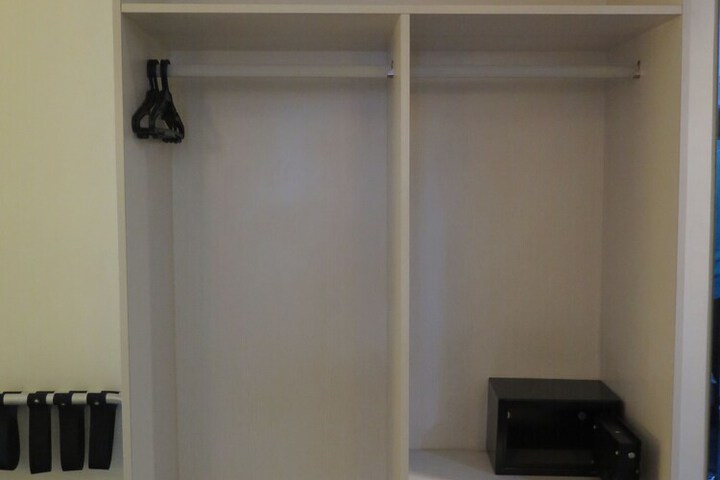 Room 32 of 50