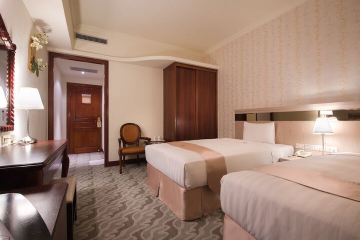 Room 28 of 47