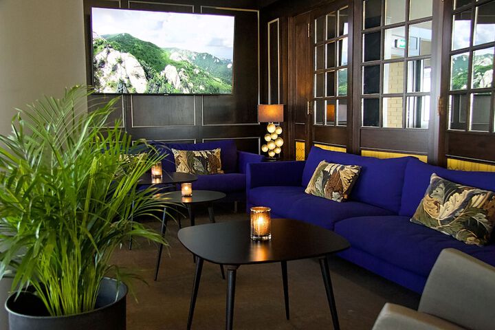 Lounge 61 of 85