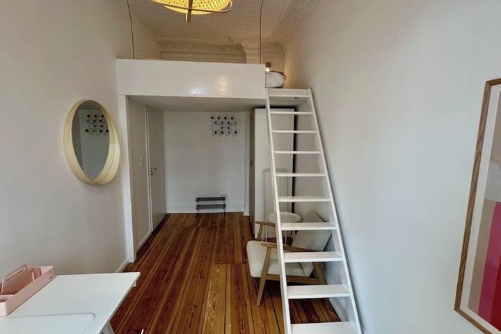 Room 18 of 28