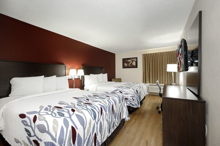Deluxe 2 Queen Beds (1 of 8)