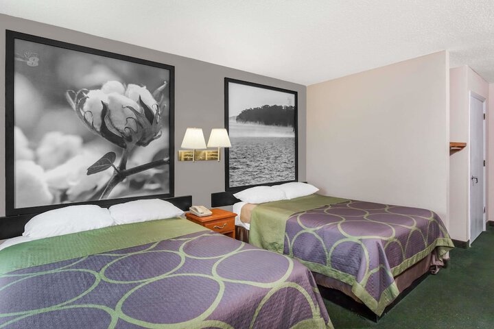 2 Double Beds (6 of 9)