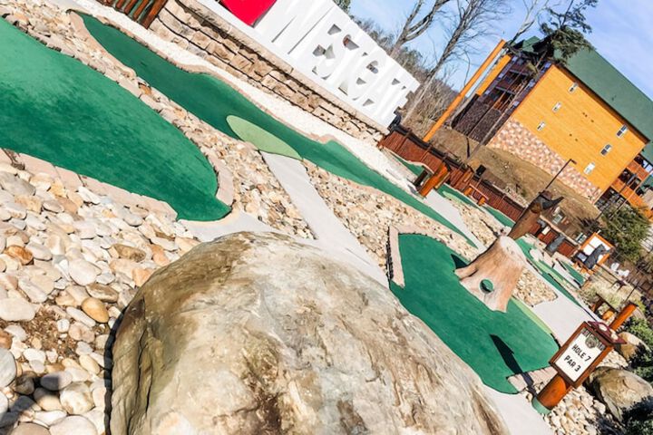 Mini-golf