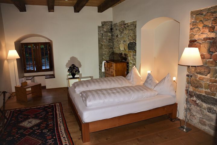 Room 14 of 27
