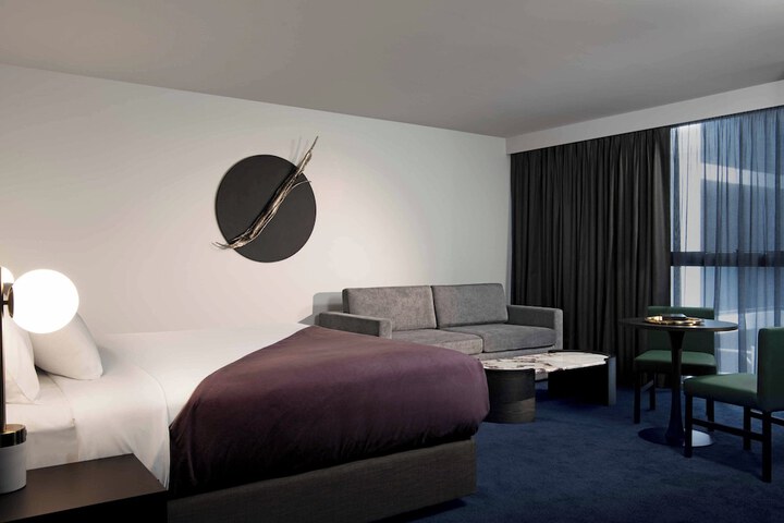 Room 10 of 68