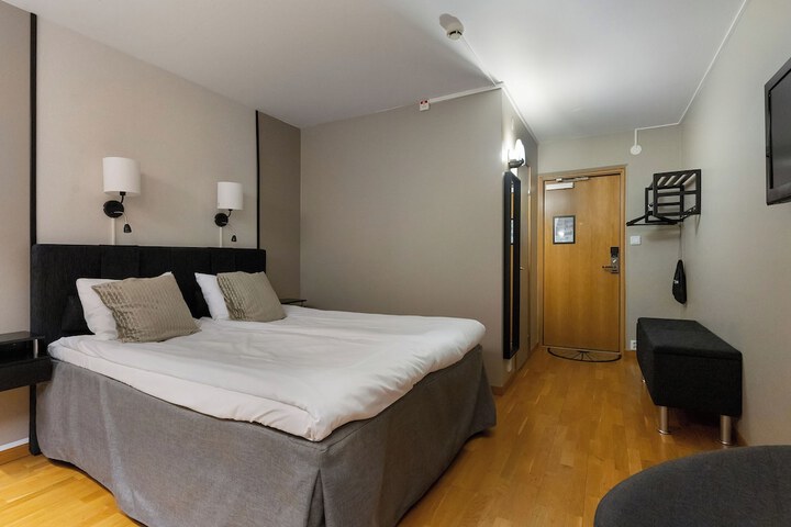 Room 15 of 36