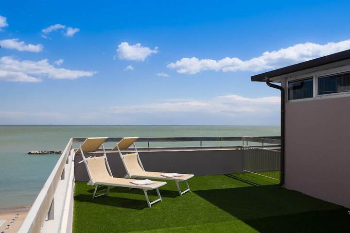 Sundeck 23 of 29