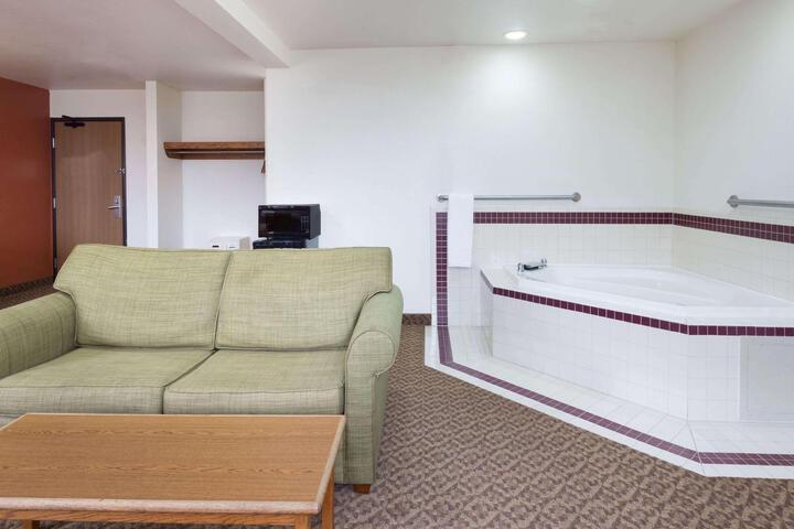 1 King Bed (9 of 10)