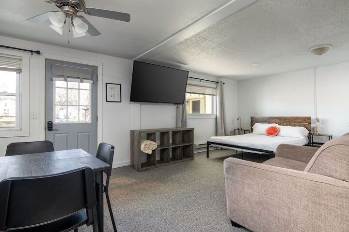Room 2 of 72