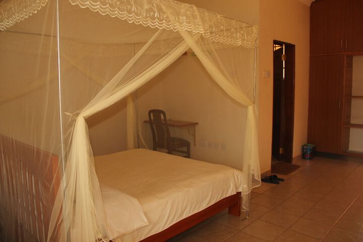 Room 6 of 32