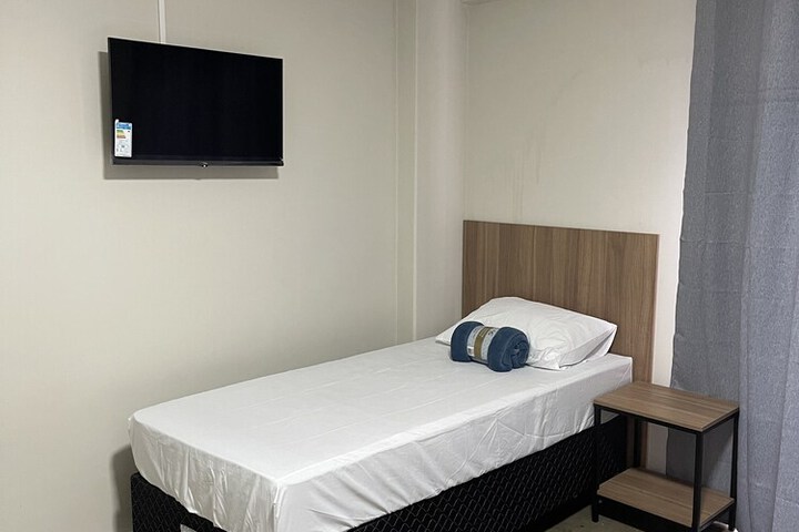 Room 12 of 80