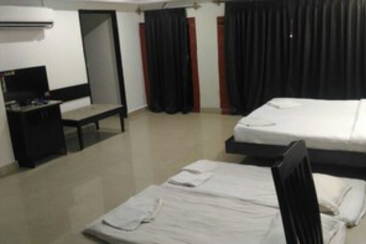 Room 13 of 33