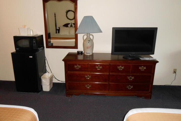 1 Queen Bed (1 of 25)
