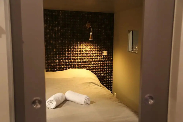 Room 2 of 7