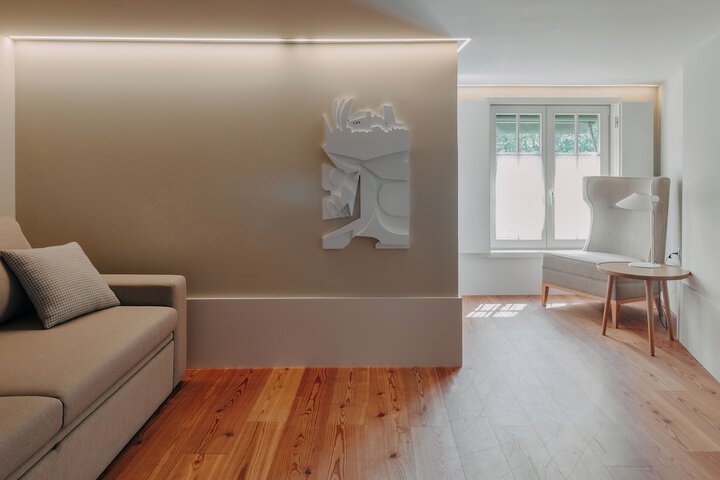 Room 25 of 77