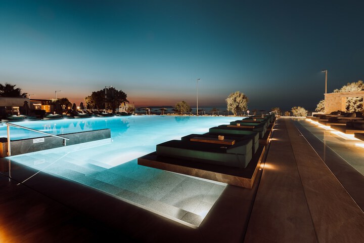 Pool 77 of 182