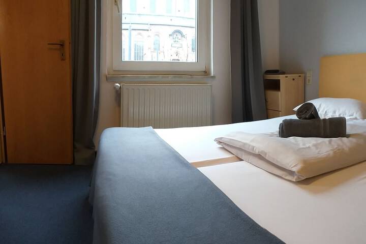 Room 8 of 25