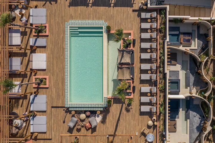 Pool 60 of 85