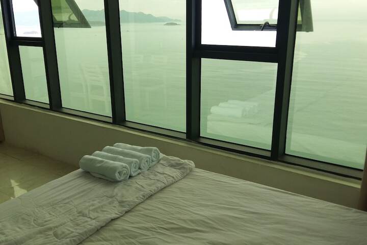 Room 16 of 22