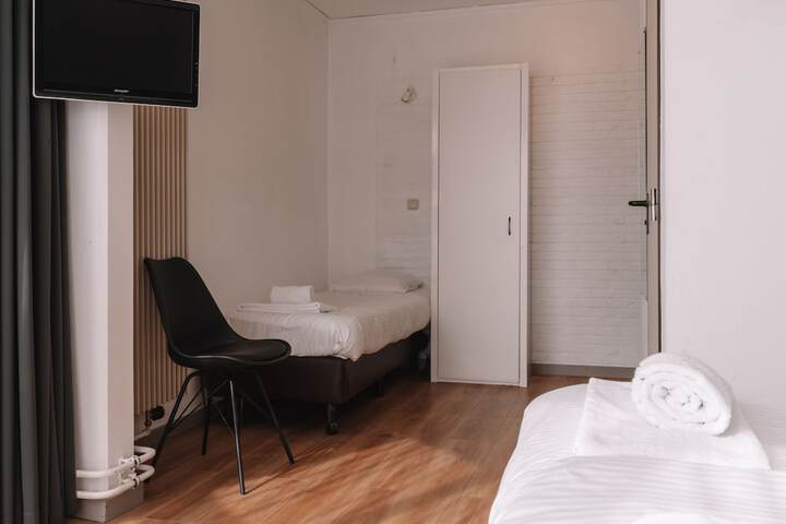 Room 5 of 22
