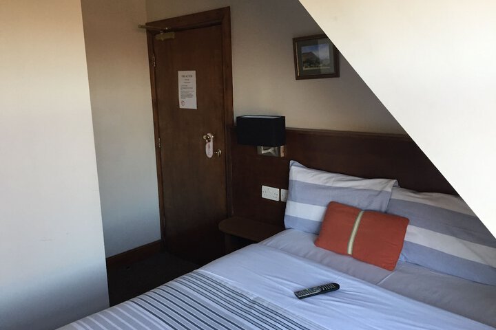 Room 3 of 34