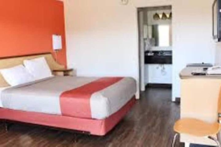 Room 17 of 36