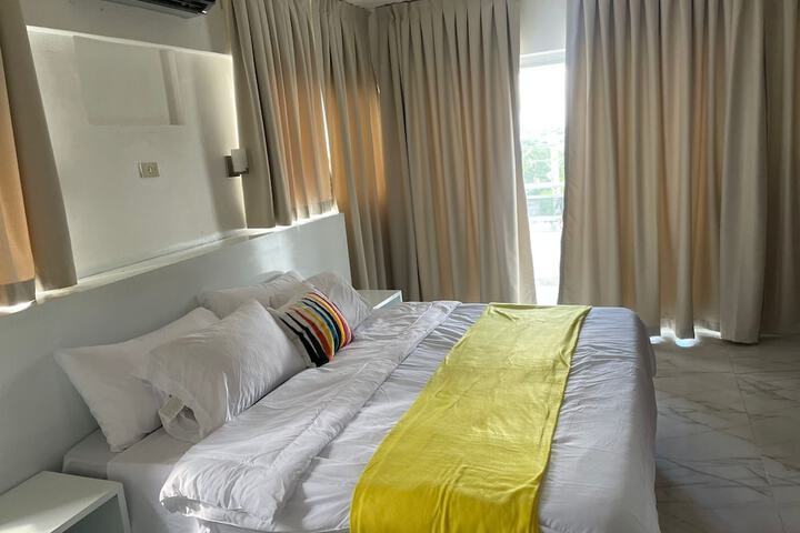 Room 3 of 9