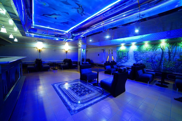 Lounge 27 of 31
