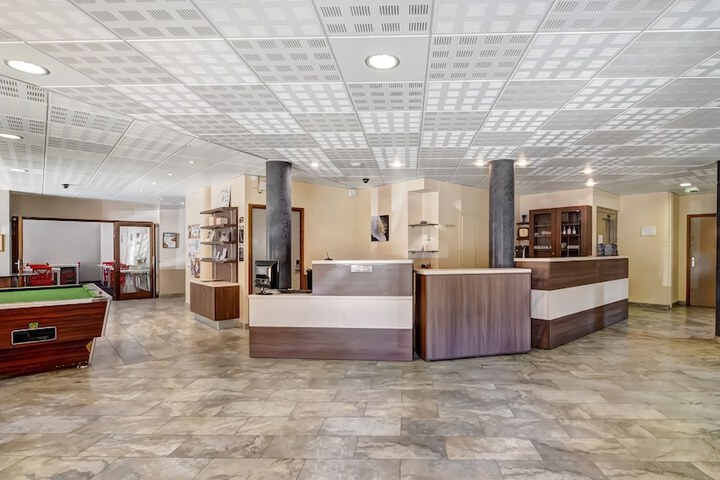Entrance & Lobby