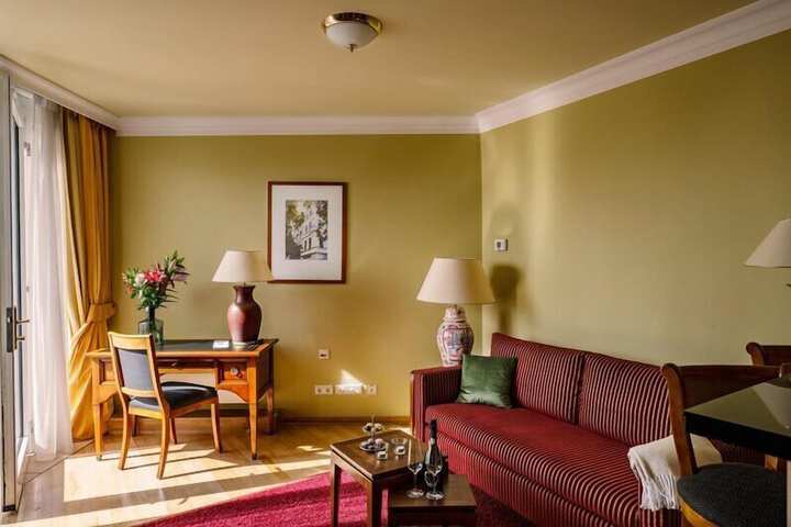 Room 65 of 164
