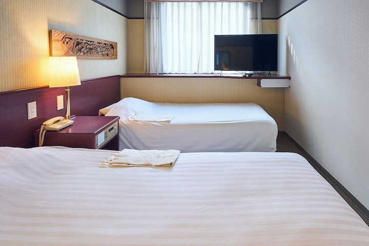 Room 27 of 151