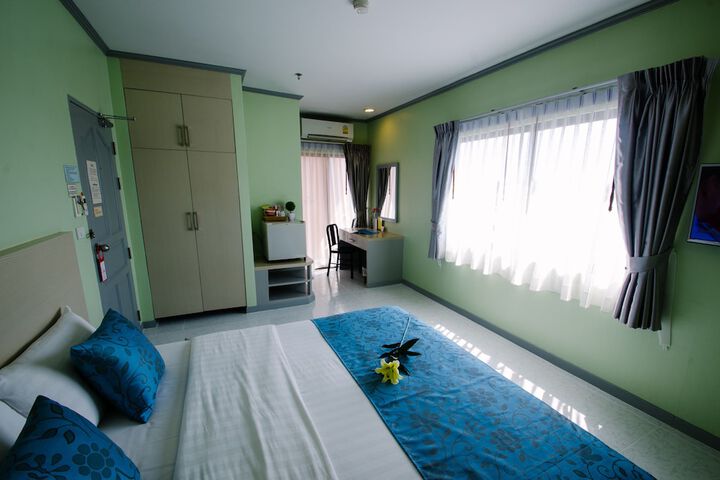 Room 10 of 83