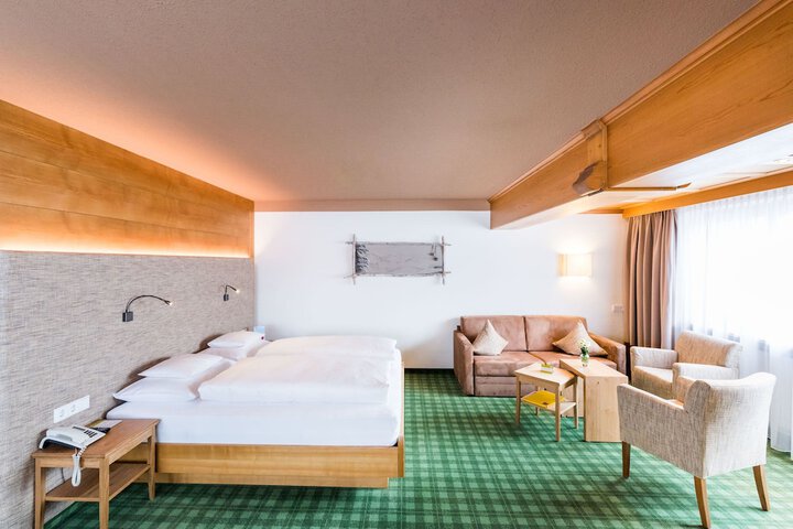 Room 3 of 90