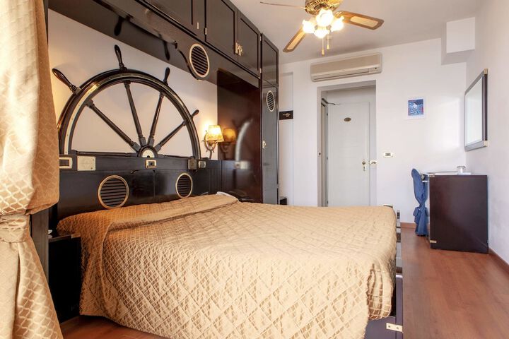 Room 8 of 30