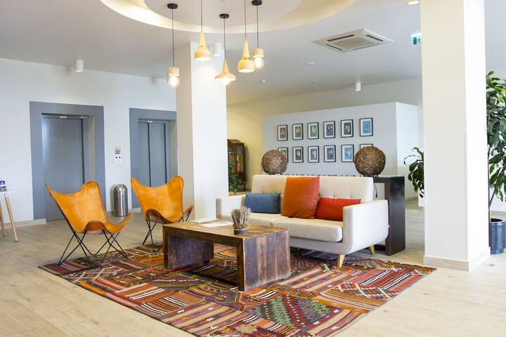 Entrance & Lobby