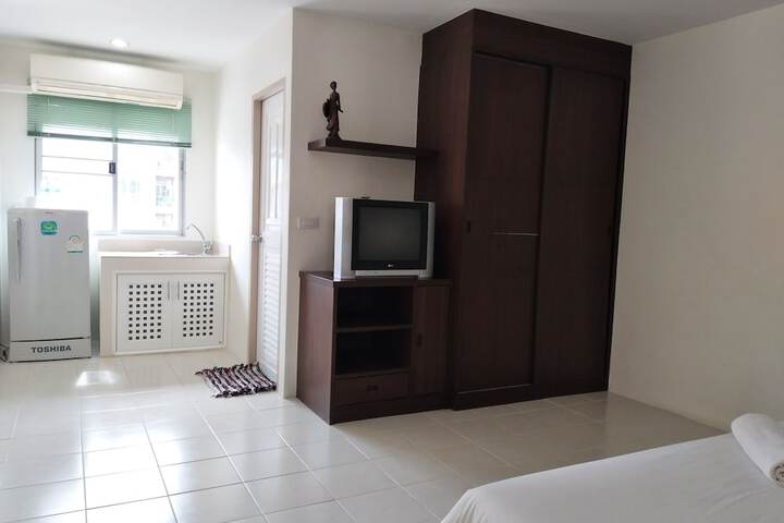 Room 10 of 14