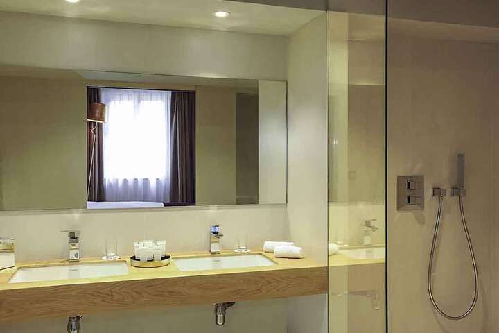 Room 6 of 85