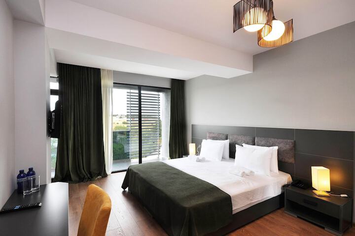 Room 10 of 34