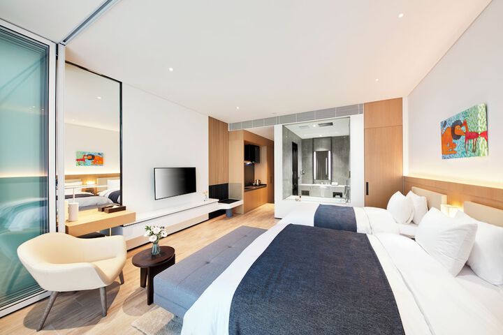 Room 11 of 22