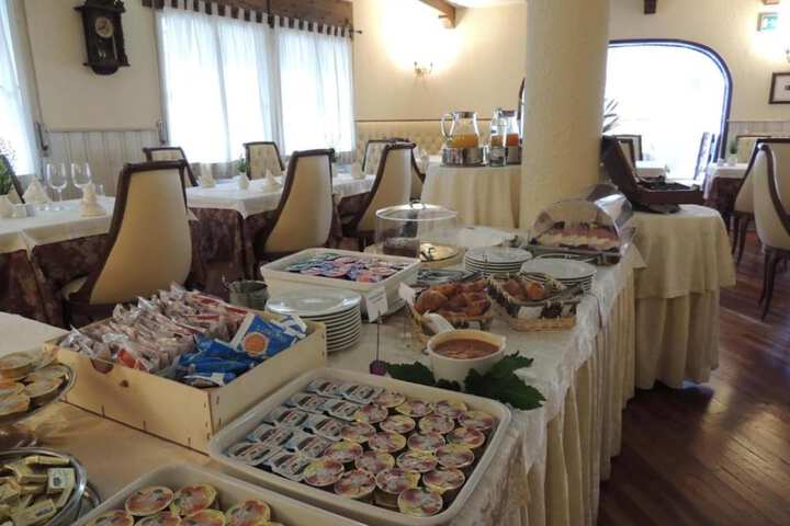 Breakfast/Coffee Service 52 of 82