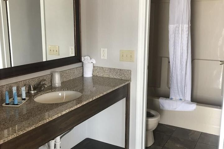 Room 35 of 61