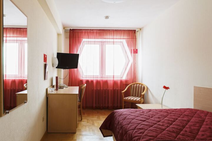 Room 7 of 79
