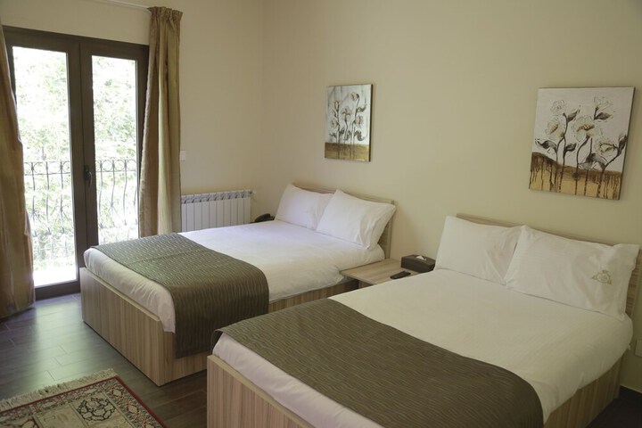 Room 5 of 32