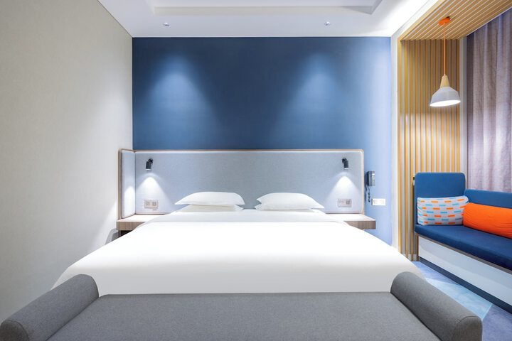 Room 12 of 39