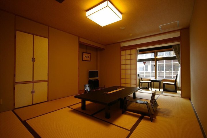 Room 7 of 27