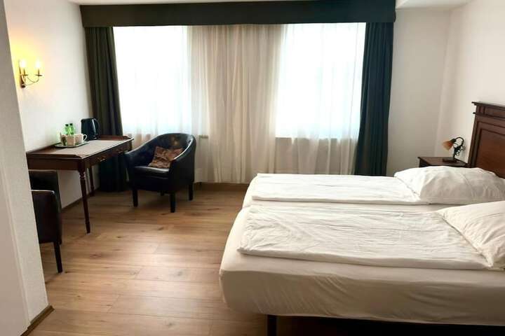 Room 8 of 66