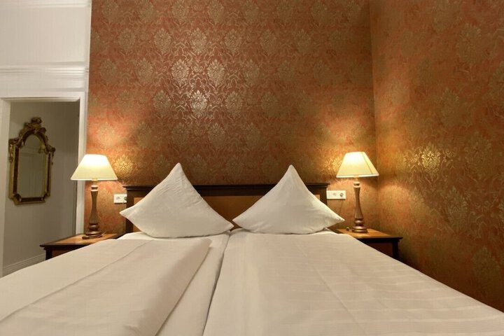 Room 16 of 18