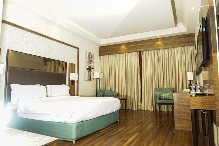 Room 6 of 37